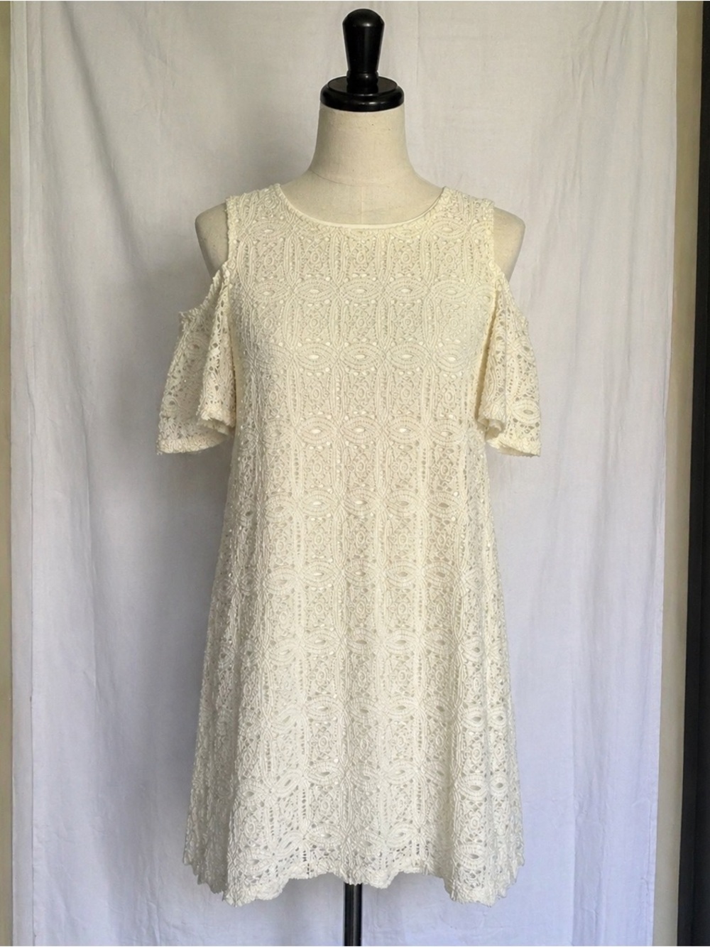 Ronni Nicole Ivory Crochet‎ Cold-Shoulder Mini Dress